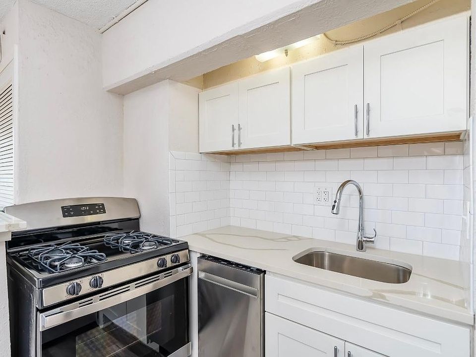 1st image of 203-5438 Delmar Blvd