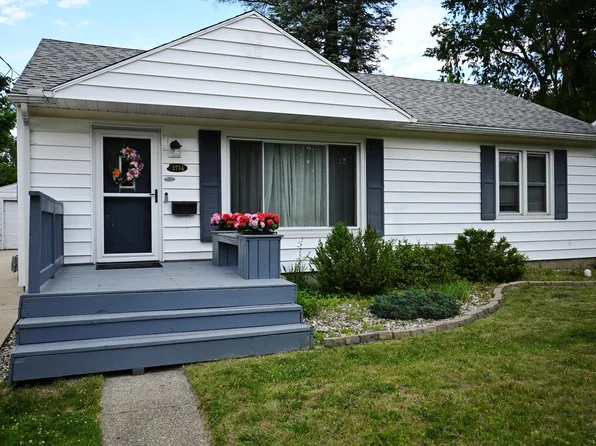 2734 Wellington Rd, Kalamazoo, MI 49008