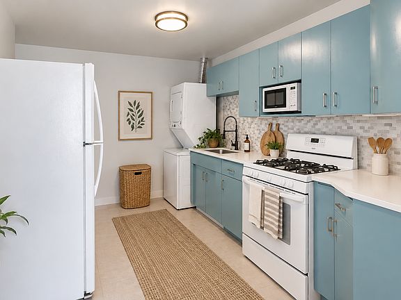 4th image of 2692 S Acoma St