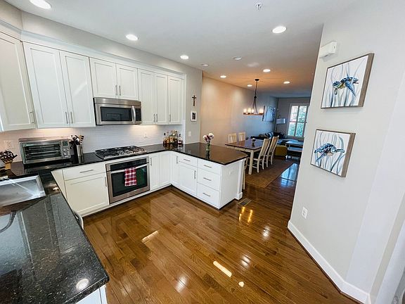 4th image of 924 Pete Jones Way