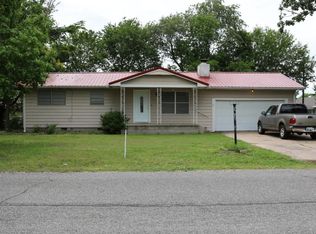 1108 S Hazel St, Grove, OK 74344