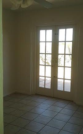 5th image of 836 W Howe St