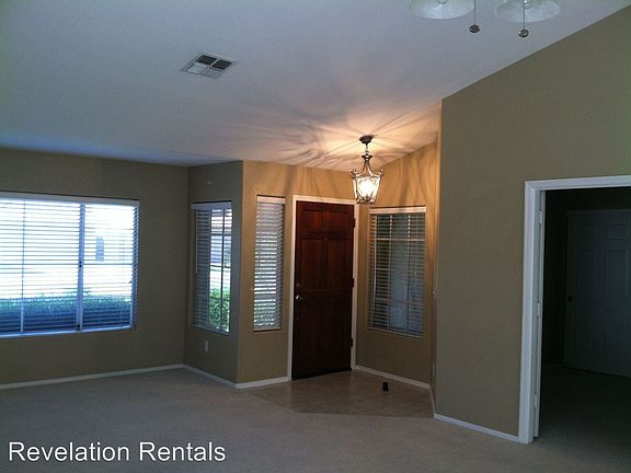 4th image of 2350 W Myrtle Dr