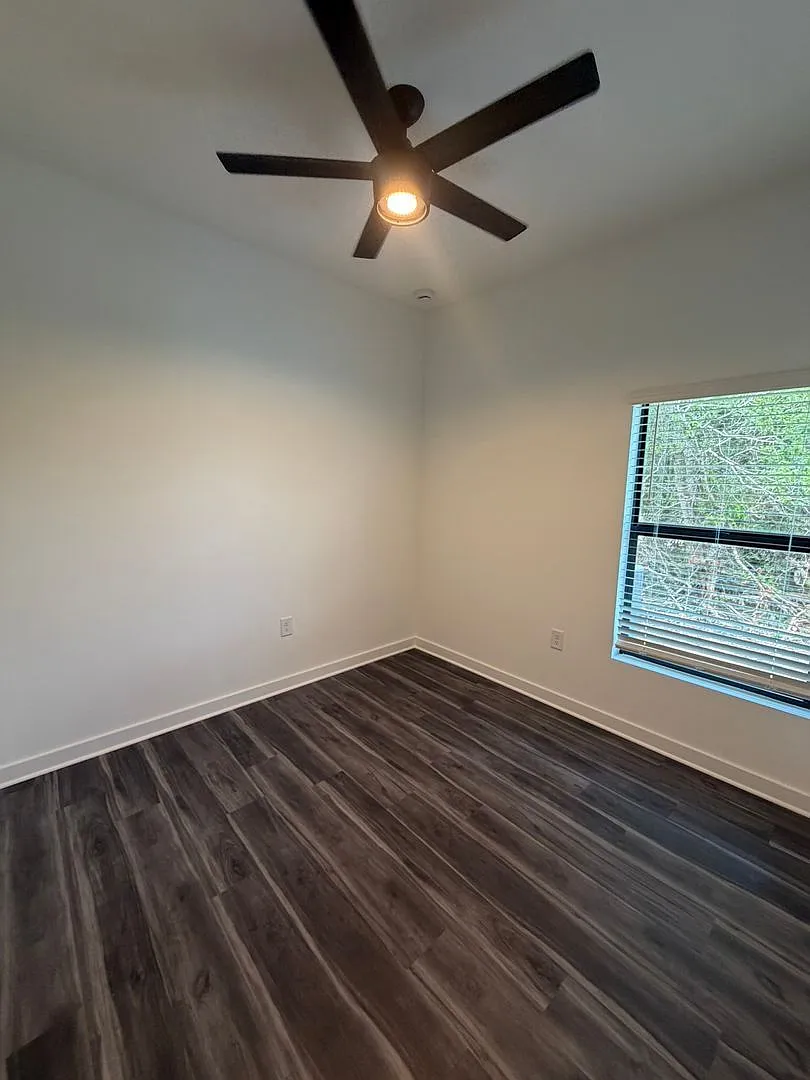 3 bed, 2.0 bath, 1196 sqft, $1,660 — Photo 4