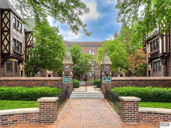 131 S 39th St APT 12, Omaha, NE 68131