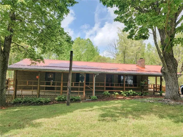 1433 Gray Circle Rd, Westfield, NC 27053