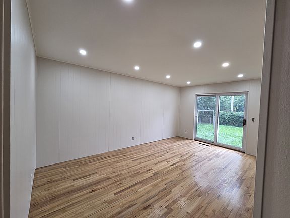 3rd image of 17095 George Washington Dr
