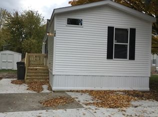 215 Brookside Mnr, Goshen, IN 46526