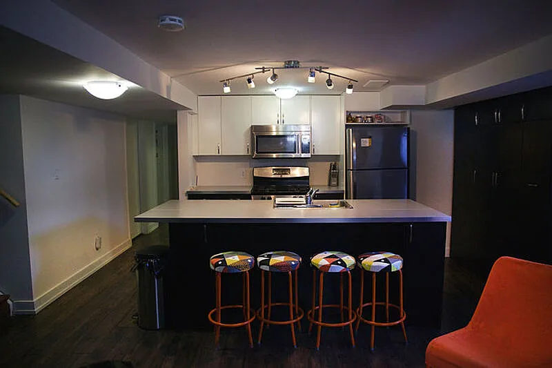 3 bed, 1.0 bath, 1000 sqft, $2,625 — Photo 4