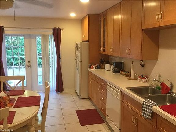 4th image of 519/523 NE 25th Ave