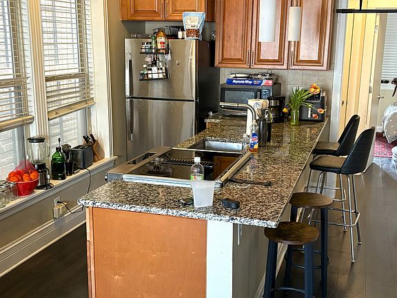 5th image of 2751 W Fullerton Ave #1