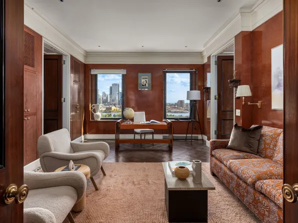 450 East 52nd Street image 13 of 33