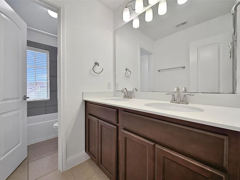 27 Waterfall Way — Photo 24