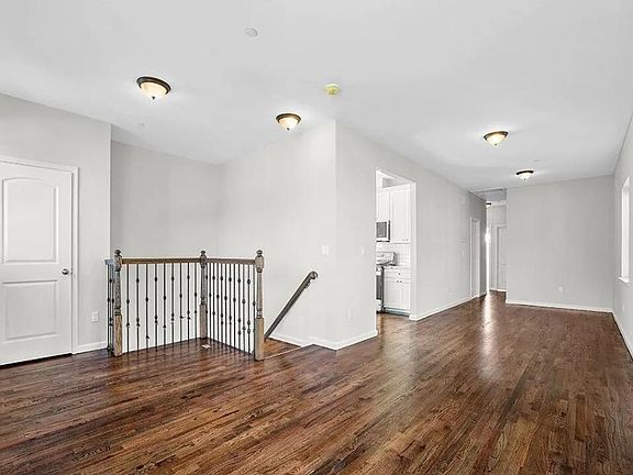 3rd image of 118 Taylor St Floor 2