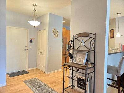 3872 South Lake DRIVE UNIT 107, Saint Francis, WI, 53235