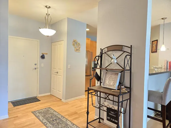 3872 South Lake DRIVE #107, Saint Francis, WI 53235