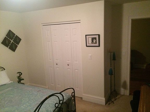3rd image of 815 E Oakwood Blvd #2