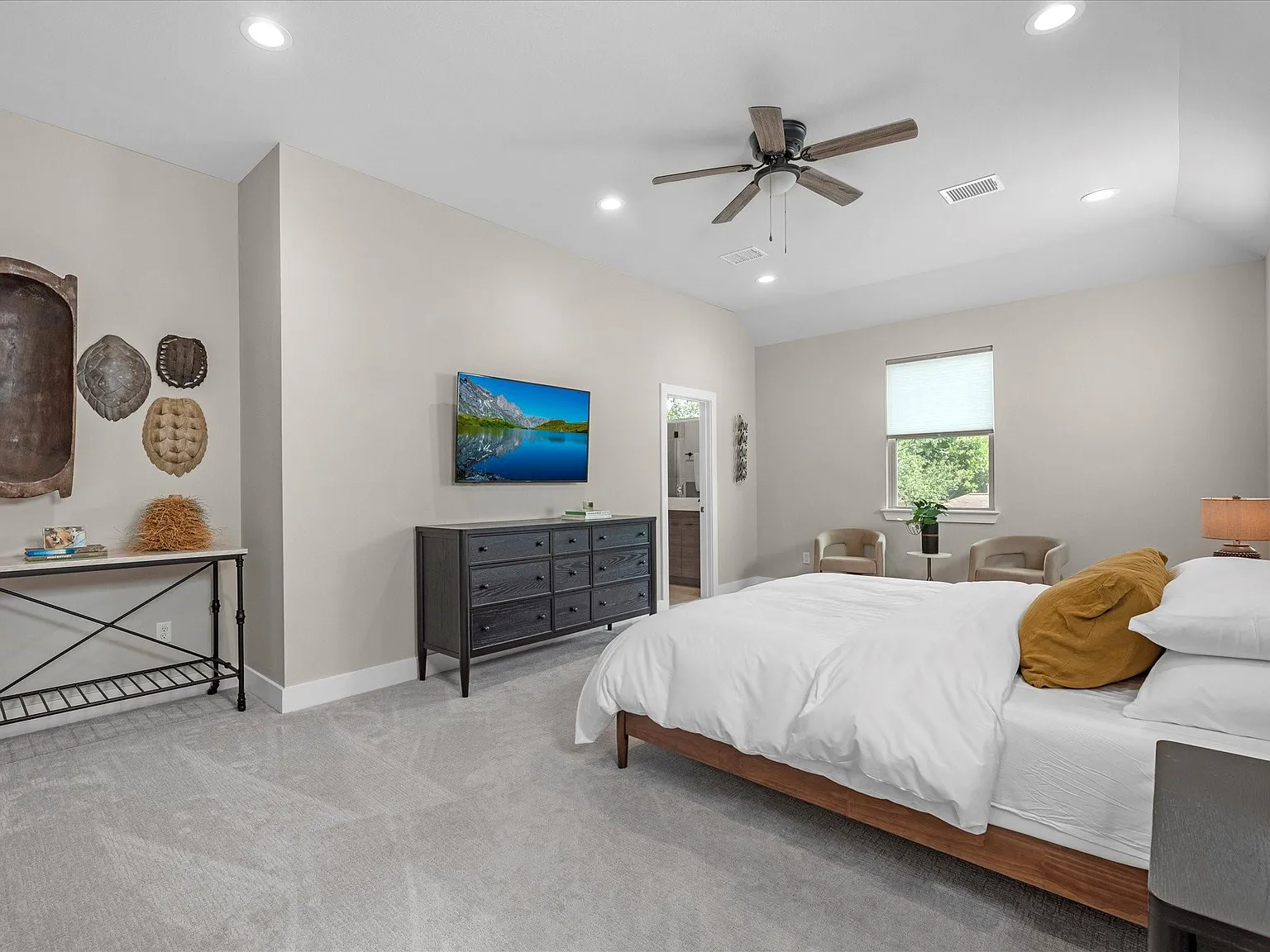 3 bed, 2.5 bath, 1600 sqft, $2,300 — Photo 3