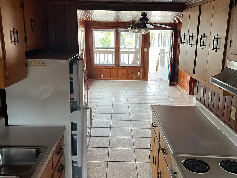 1002 S Ocean Blvd #B — Photo 3