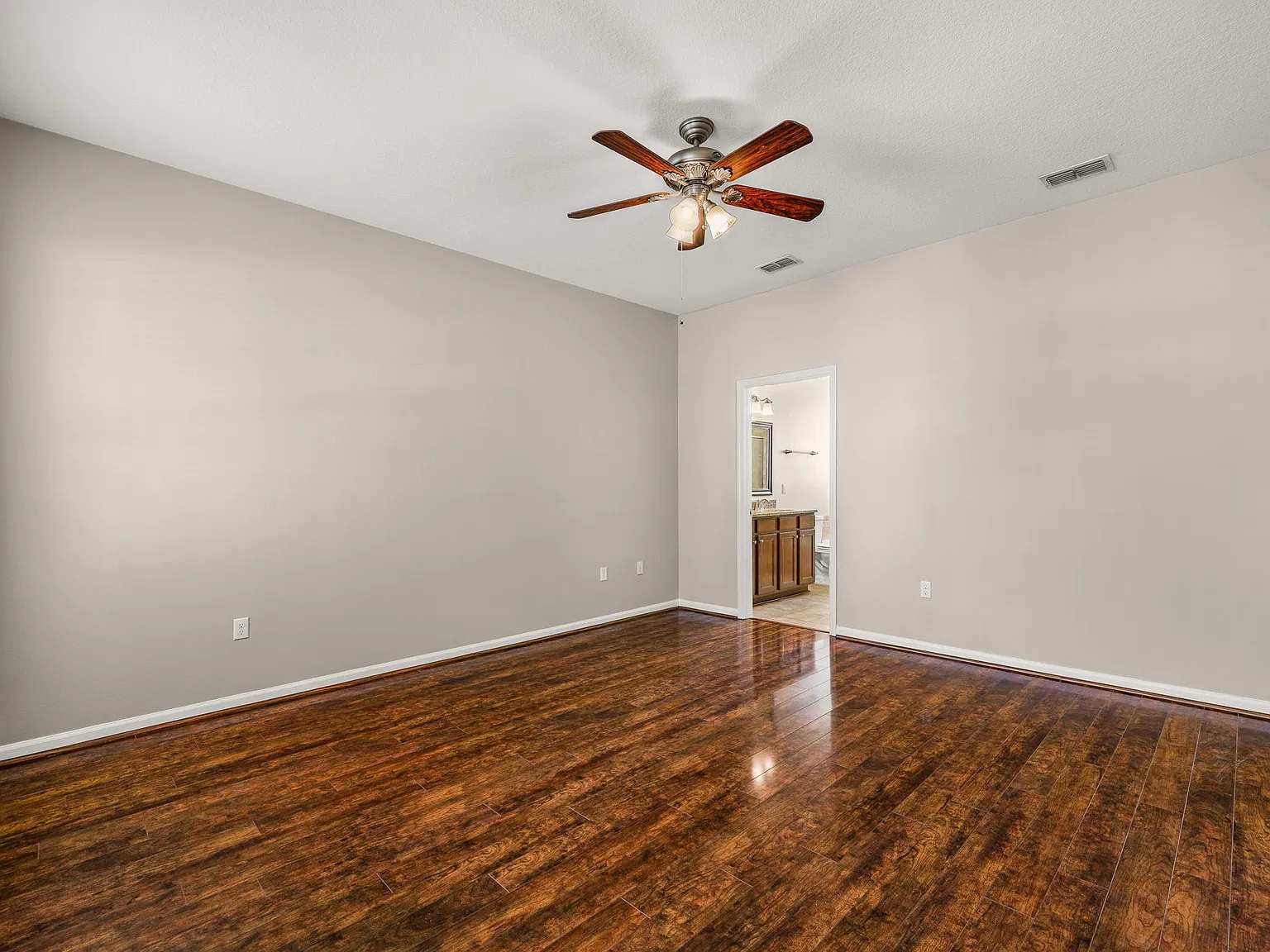 300 Sand Oak Blvd - 1 — Photo 2