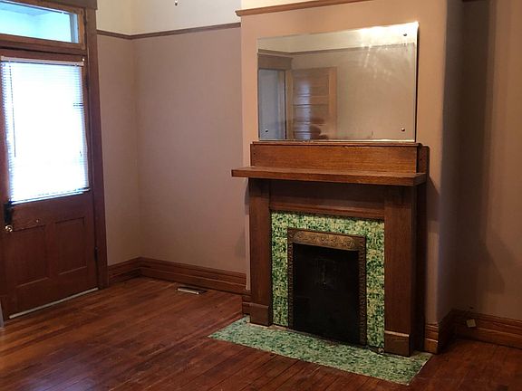 3rd image of 832 E Burnett Ave