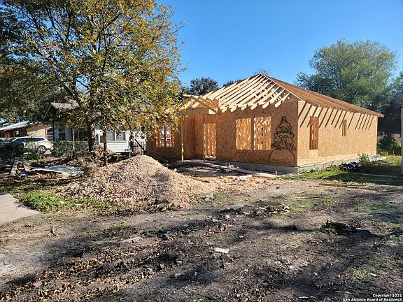 2nd image of 4258 Cesar Chavez