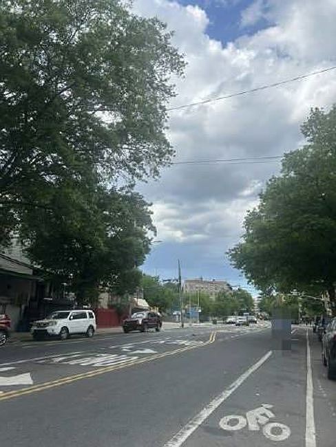 Exterior Neighborhood (street photo)