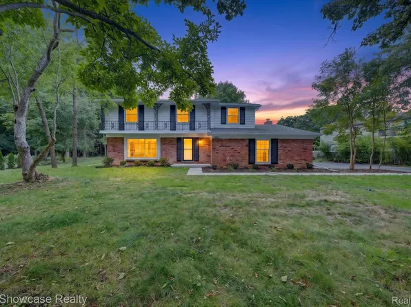 4069 Barnaby Ct, West Bloomfield, MI 48323