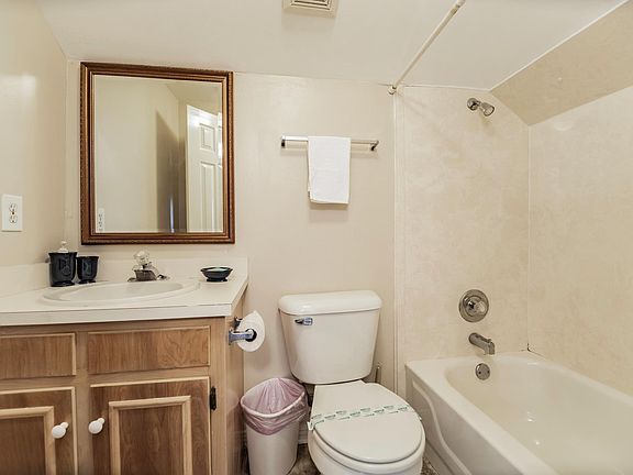 4th image of 2354 Island Shores Dr
