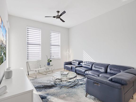 2nd image of 511 SE 5th Avenue #2412