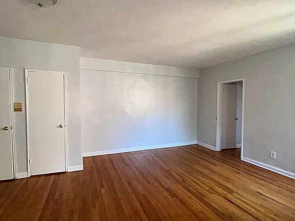 4th image of 6225 Broadway APT 4B