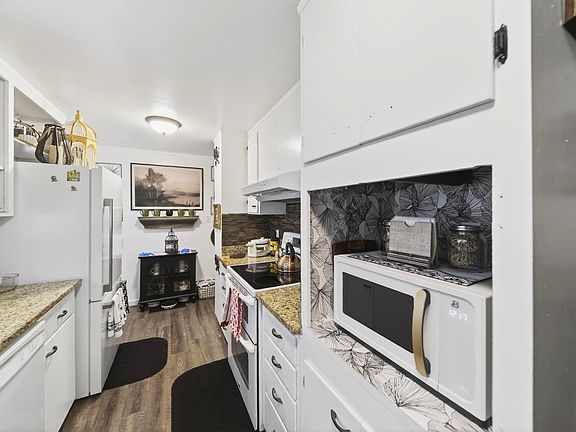4th image of 2106-2108 Trippe St