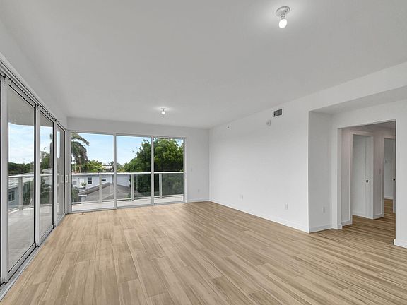 4th image of 117 Lake Avenue Unit 304