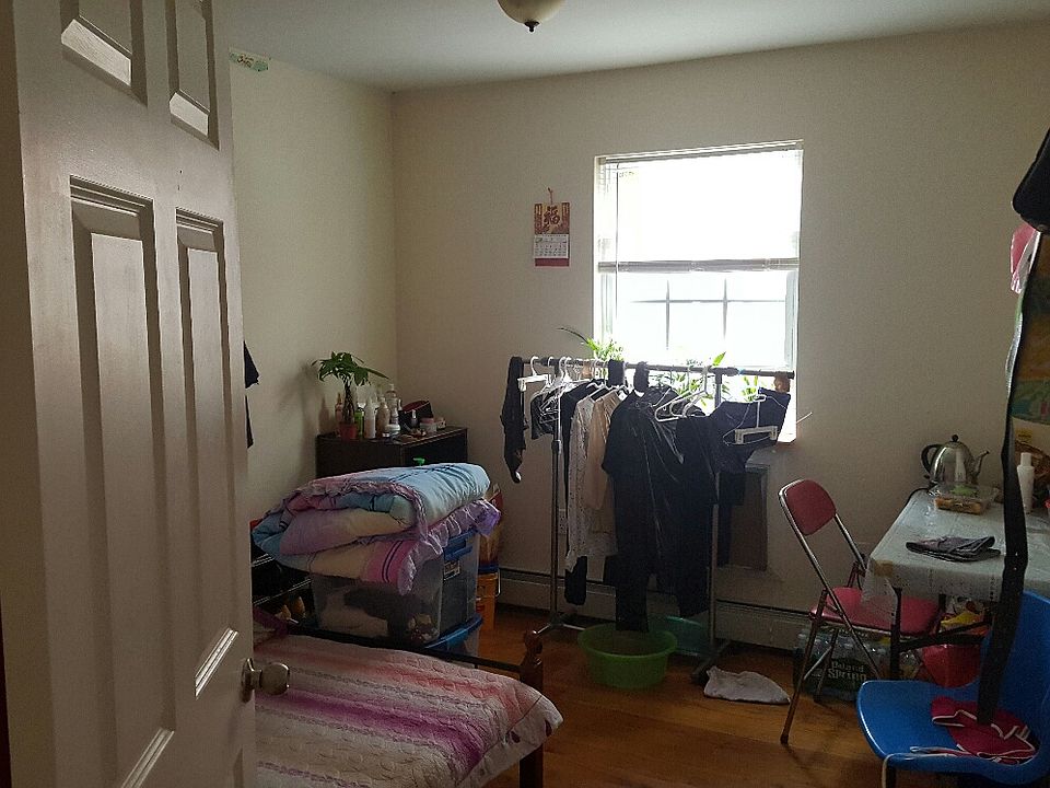 2nd image of 4332 Burling St