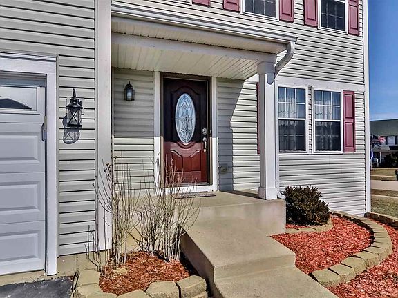 3rd image of 384 Prairie Knoll Dr