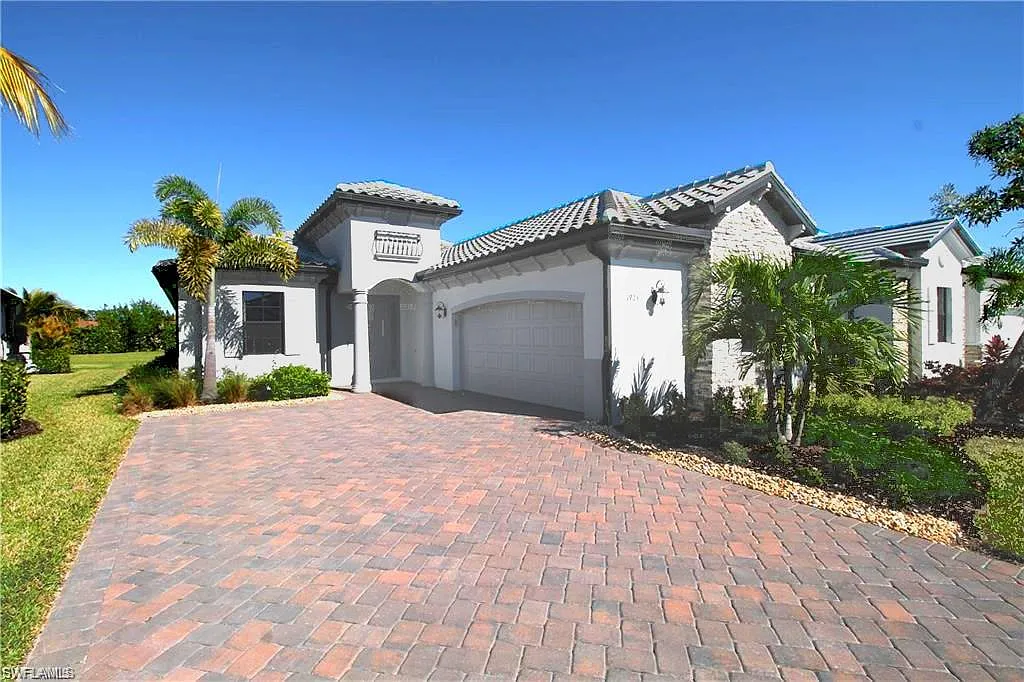 2 bed, 2.0 bath, 2061 sqft, $7,800 — Photo 1