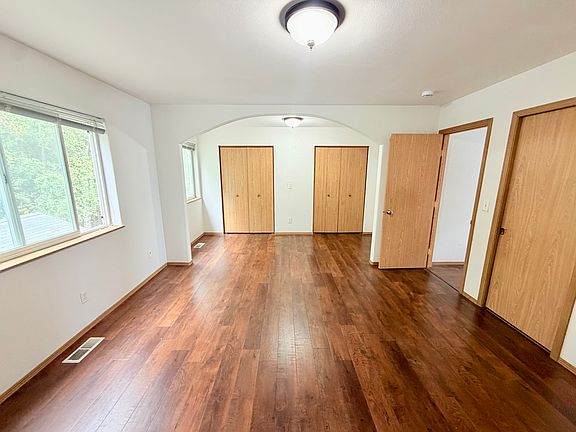 5th image of 8140 Queen Victoria Dr