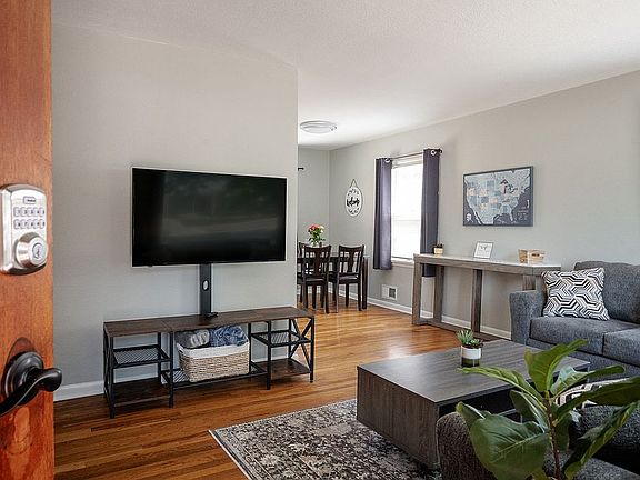 3rd image of 113 N Logan Ave