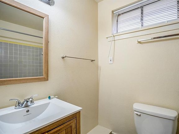 5th image of 4718 Delano St #28
