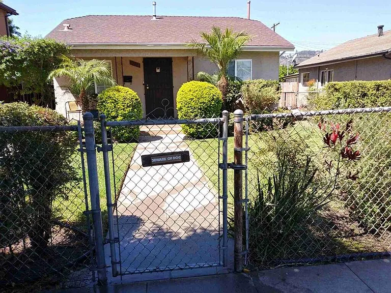 Completely enclosed front yard