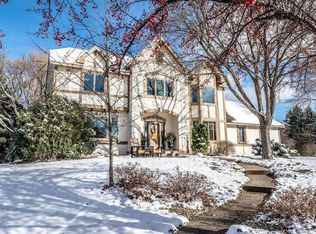 727 Bridle Ridge Rd, Eagan, MN 55123