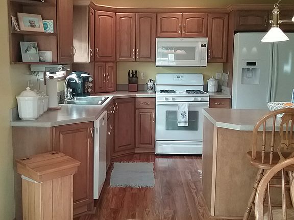 4th image of 421 Brittany Ln