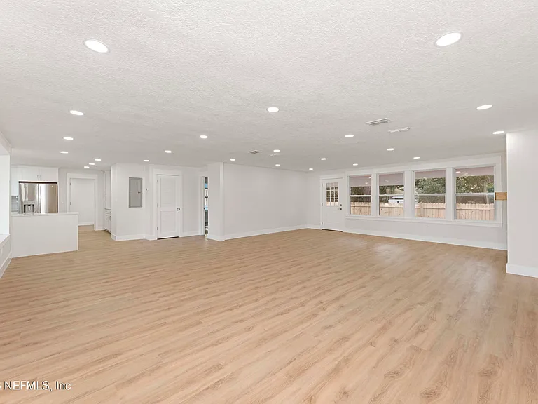 4308 Worth Dr E — Photo 7