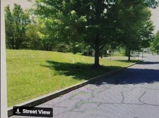 1418 1/2 4th St W, Pennsburg, PA 18073