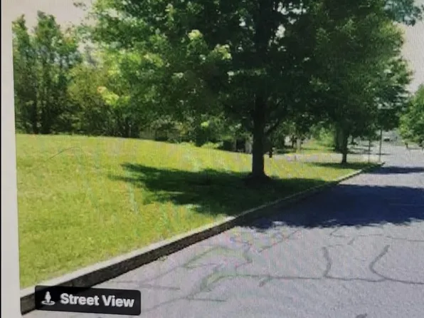 1418 1/2 4th St W, Pennsburg, PA 18073