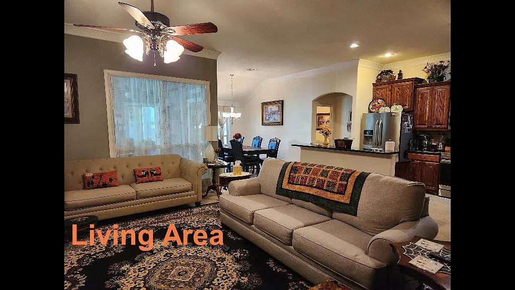 4 bed, 1960 sqft, $2,500 — Photo 2