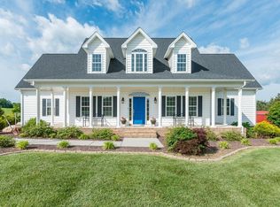4614 Horseshoe Rd, Appomattox, VA 24522