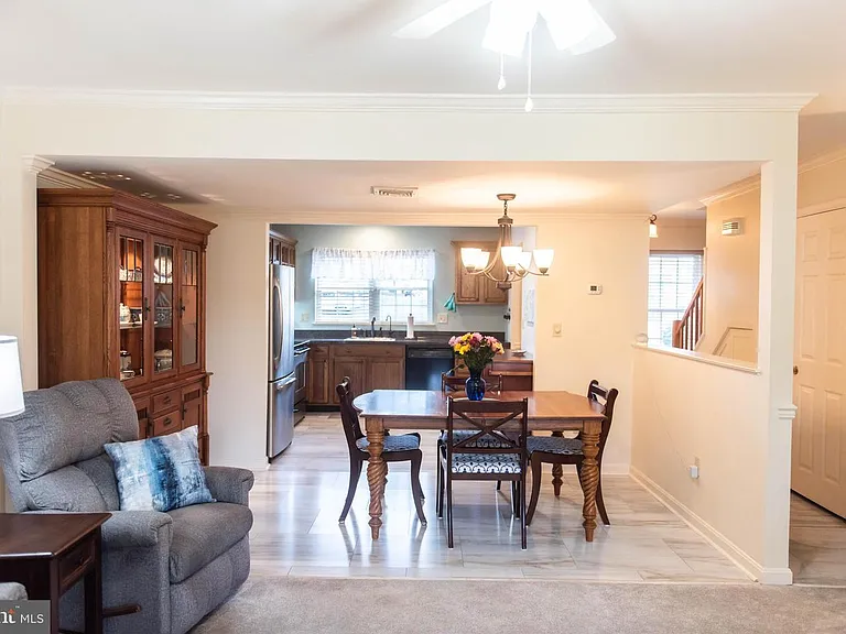 609 Cambridge Ct — Photo 8
