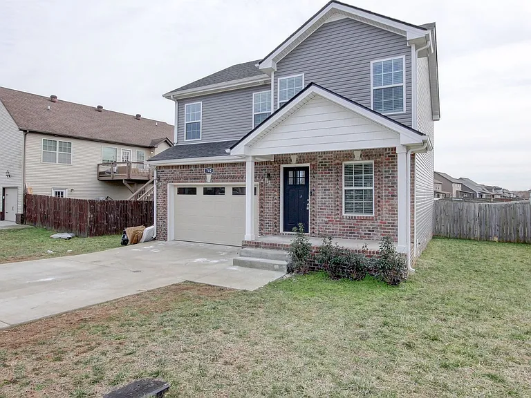 702 Ellie Nat Dr — Photo 2