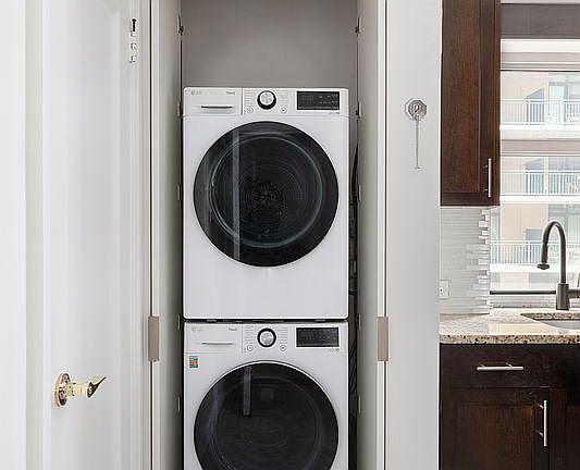 4th image of 200 E 57th St APT 6H